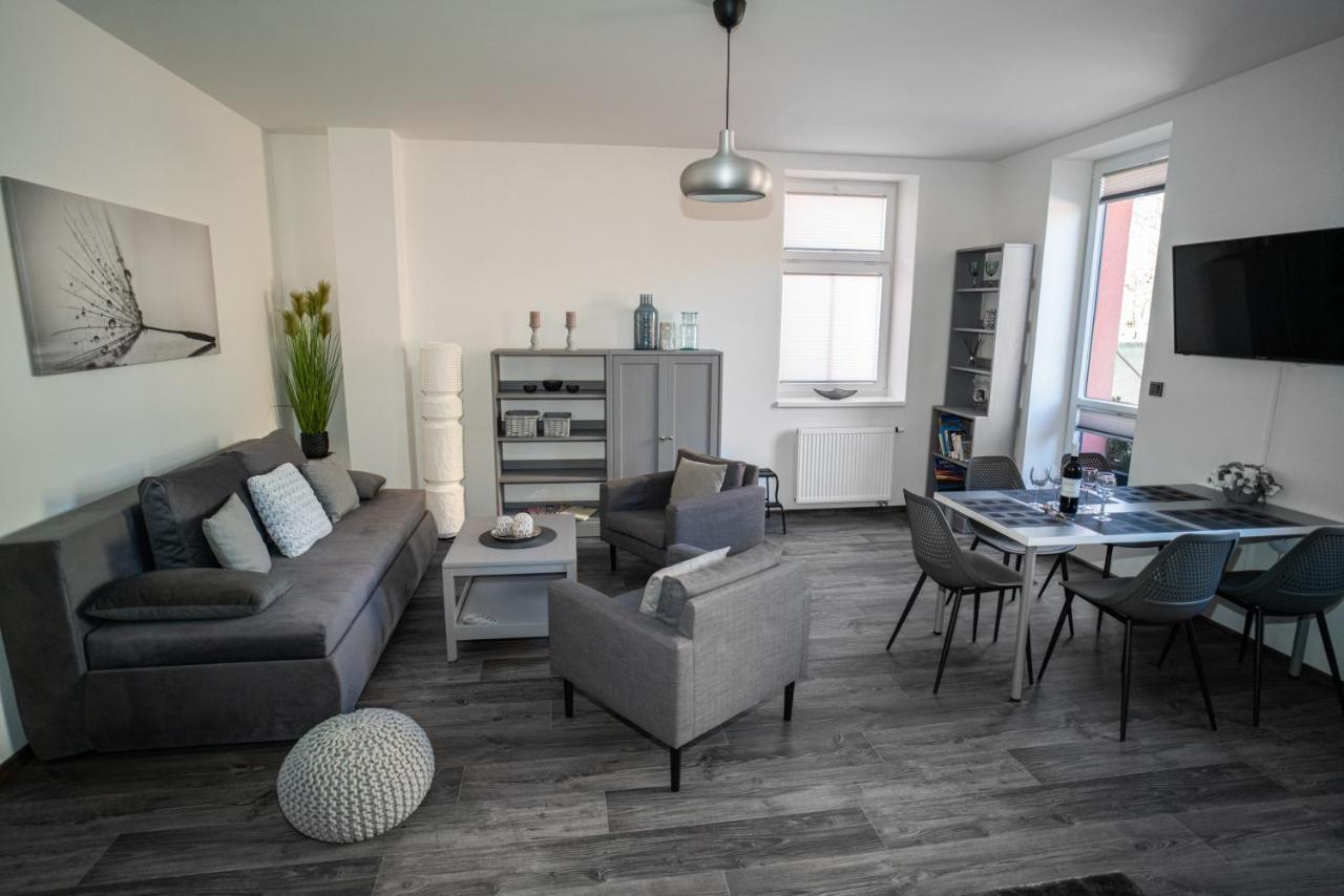 Apartmanovy Dum Sklipek Трутнов Екстериор снимка