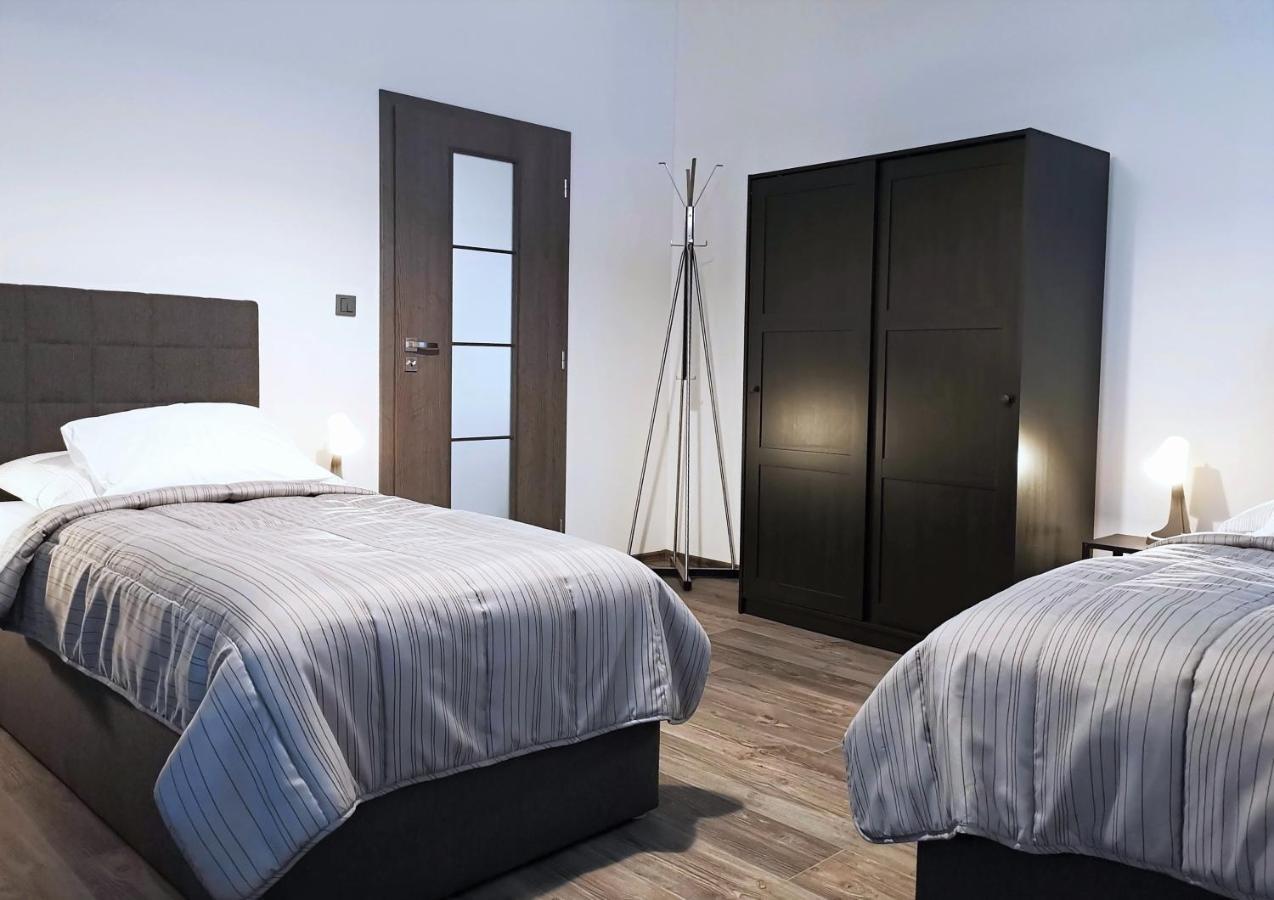 Apartmanovy Dum Sklipek Трутнов Екстериор снимка