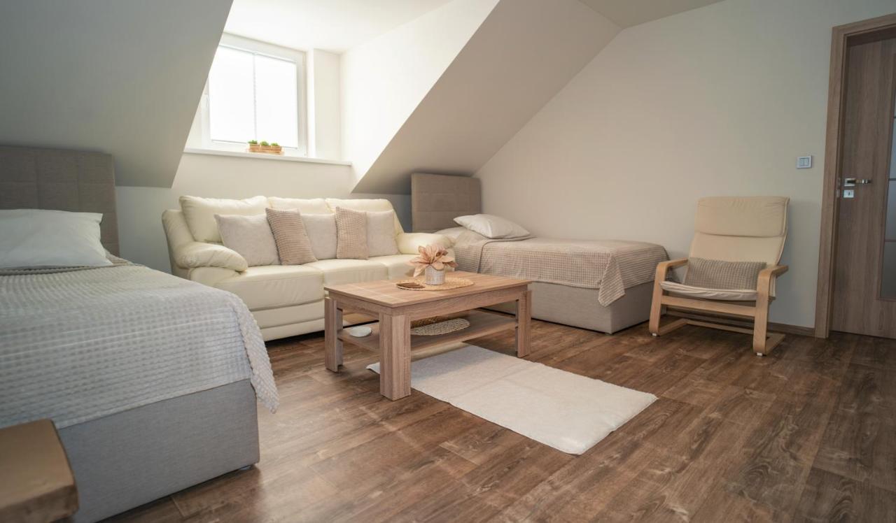 Apartmanovy Dum Sklipek Трутнов Екстериор снимка