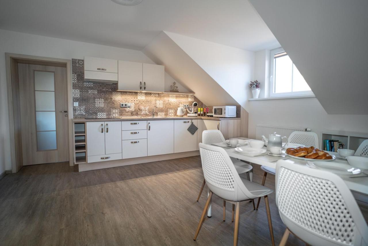 Apartmanovy Dum Sklipek Трутнов Екстериор снимка