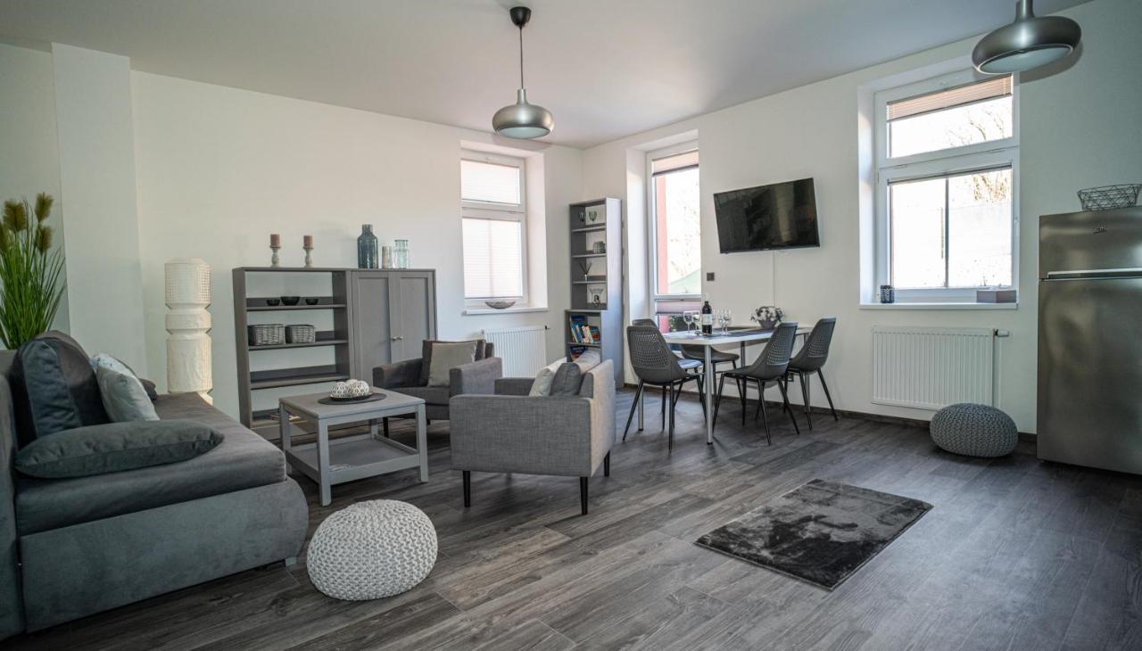 Apartmanovy Dum Sklipek Трутнов Екстериор снимка